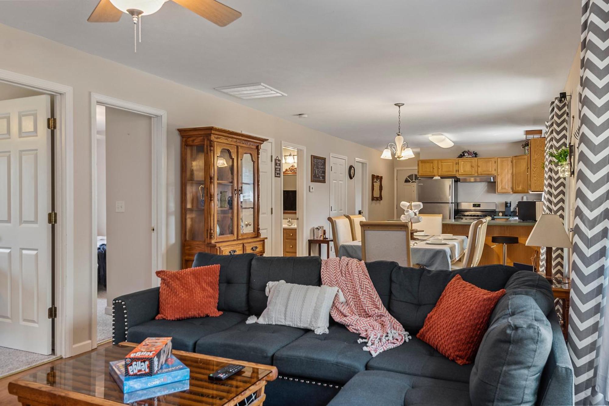 Modern Bungalow Home With Mid-Century Flair Springfield Extérieur photo